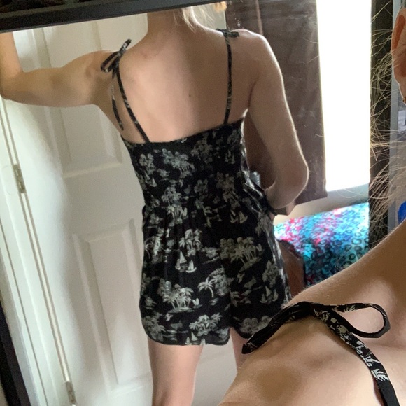 NWOT A&F Tropical Romper - Picture 4 of 4